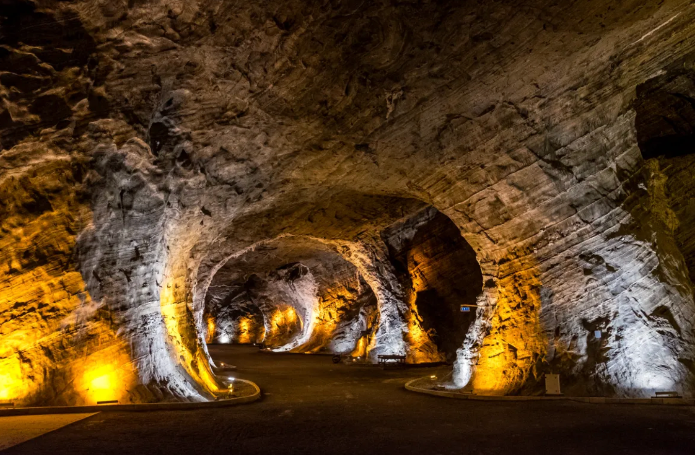 The mines descend 885 feet underground, although the tourist section remains on ground level.