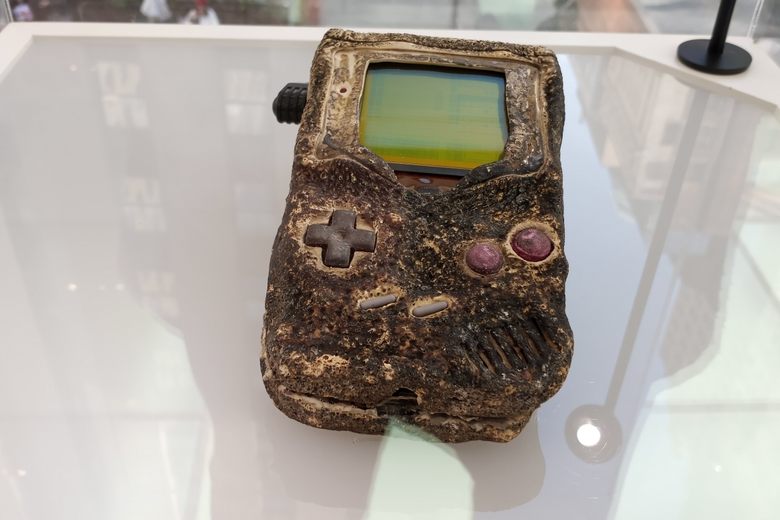 etc. Delegación paso Game Boy that Survived a Bombing – New York, New York - Atlas Obscura