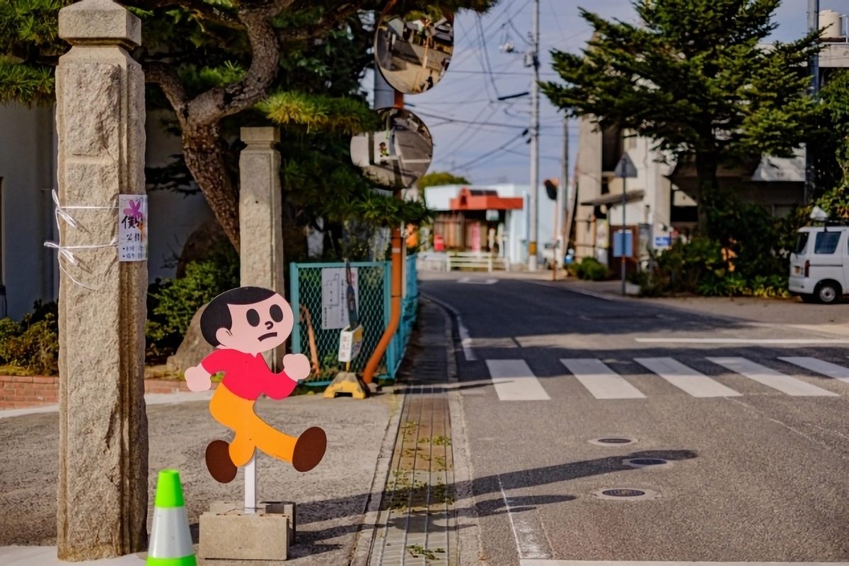 A classic Tobita-kun design can be seen on a street corner in Tonosho Town, Kagawa Prefecture.