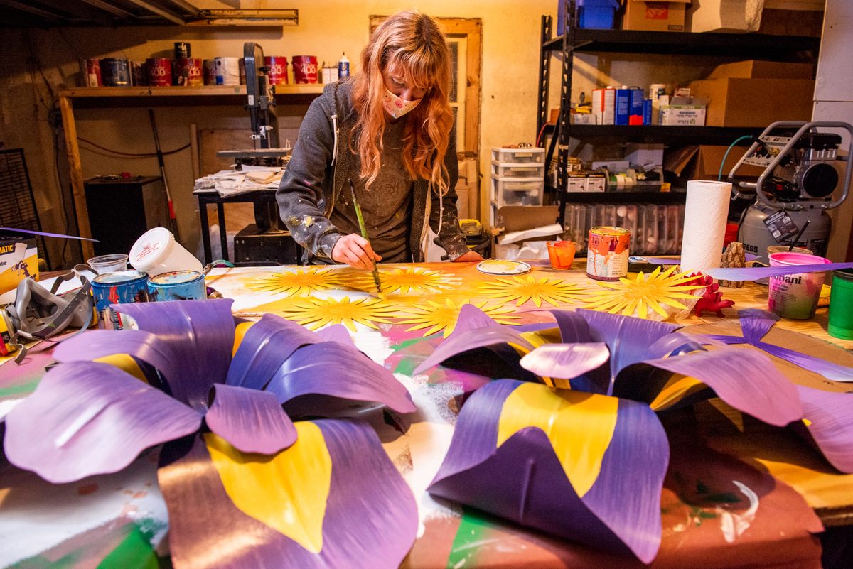 Dana Beuhler work on flowers for the “Birds of Bulbancha” house float.
