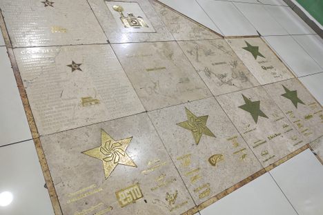 Plaques for journalists.