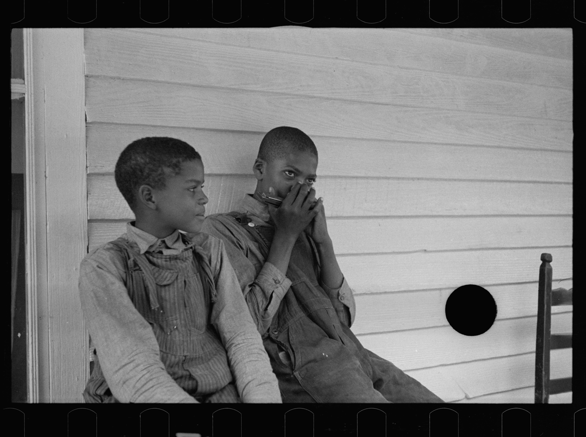 <em>Untitled photo, possibly related to: Sharecropper's children.</em>
