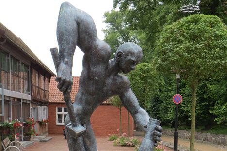 "Münzschläger" by Wolfgang Knorr.