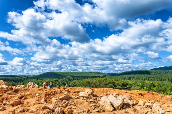 The Coleman Mine is part of the region’s extensive “quartz belt,” a 30-40-mile wide and 170-mile-long band of quartz found in the Ouachita Mountains.