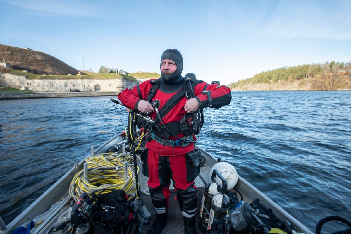 Maritime archaeologist Jim Hansson prepares to dive off the Swedish coast.