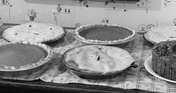 Thanksgiving pies, 1940.