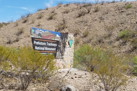 Sign at the entrance to the monument