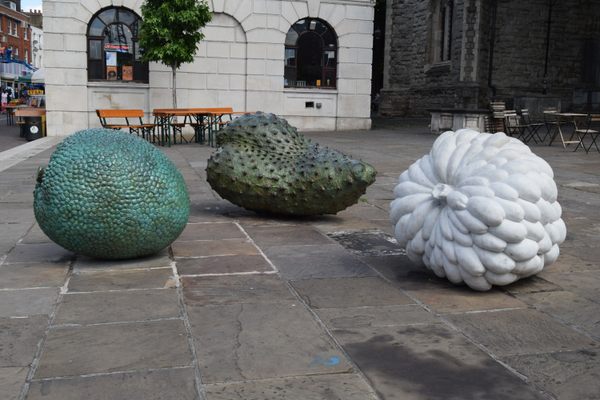 Custard apple, breadfruit, and soursop sculptures dedicated to the Caribbean diaspora in the UK. 