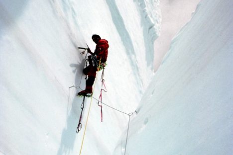 Everest - A new route without oxygen on the Kangshung Face