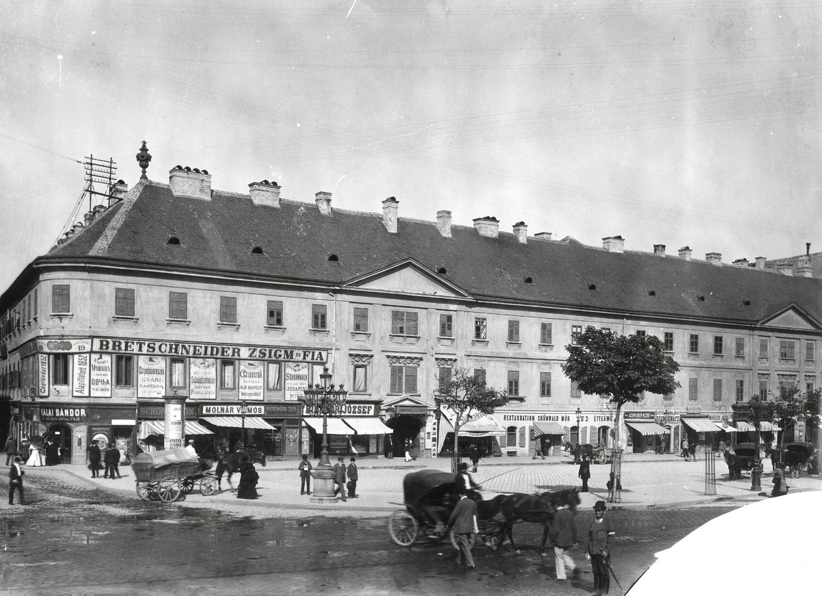 The building which housed M.E Löwy’s Son, in Budapest, circa 1900.