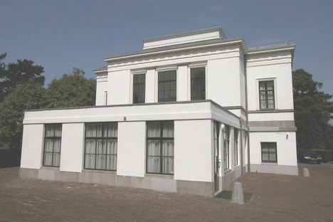 Apparent Dead House in the Hague