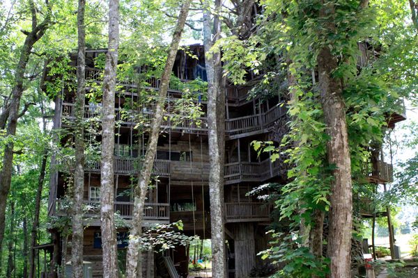 Horace Burgess's treehouse in Crossville, Tennessee, in 2015. 