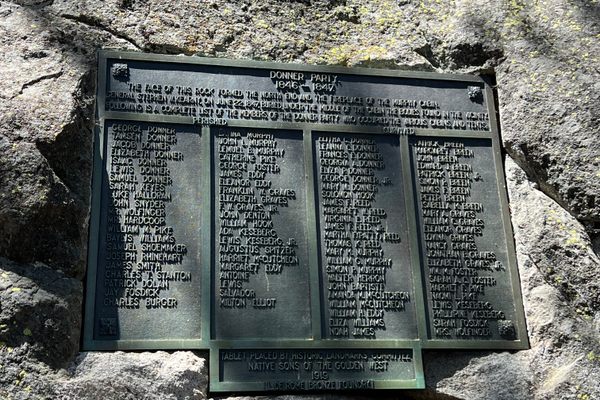 Plaque on the stone that was the former wall of the Henry cabin and lists all members of the Donner party who perished and survived.