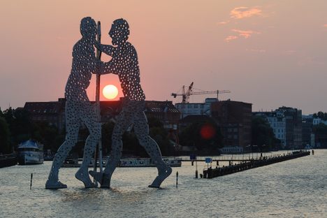 'Molecule Men'
