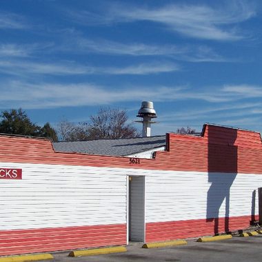 When it opened in 1950, Lee & Rick’s was a 9-seat countertop eatery, but it’s since grown to house an 80-foot counter as well as table seating.