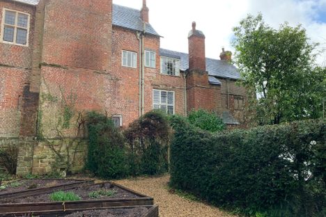 Hellens Manor