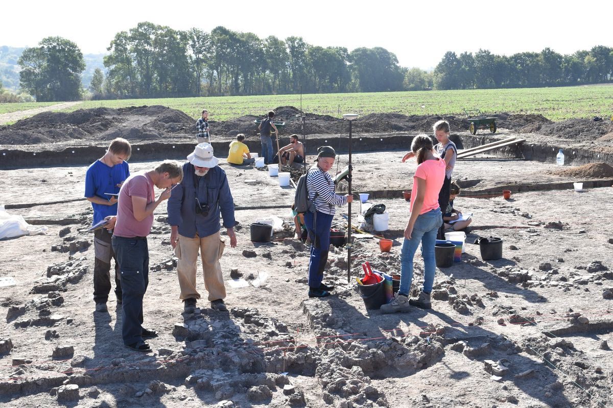 The Ukrainian-German team excavated 13 different mega-structures, capable of hosting hundreds of people.
