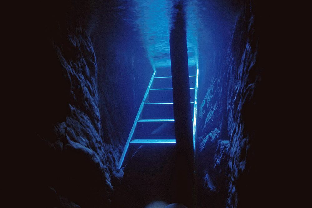The Molnár János cave was once accessible only via the source of the water at Malom Lake, but since another artificial entrance has been created to make life easier for divers and explorers. 