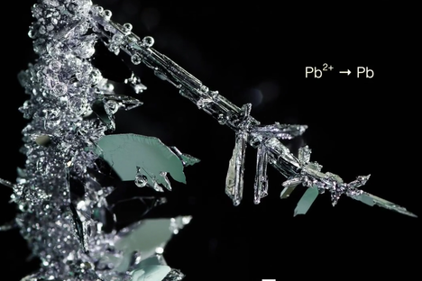 Watch the Microscopic Process of a Crystal Being Born