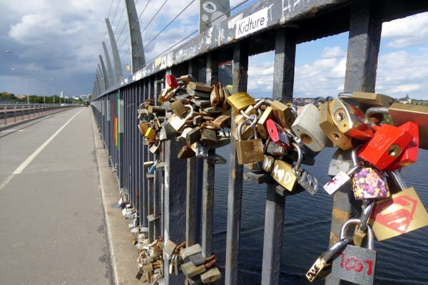 Paris Says Au Revoir to Love Locks - WSJ