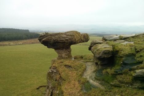 Bunnet Stane.