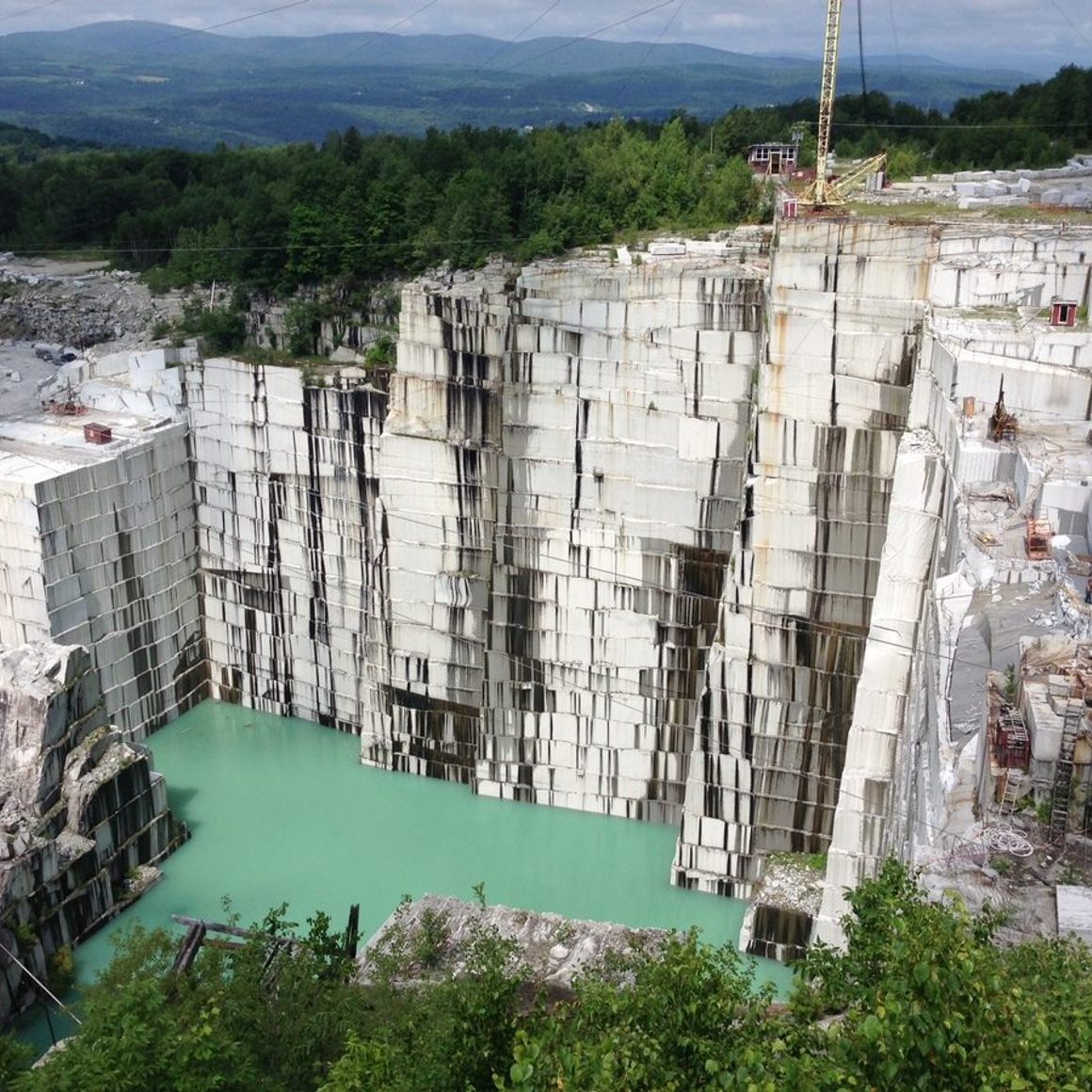 The Rock of Ages Granite Quarry is the world’s largest deep-hole dimension granite quarry. 