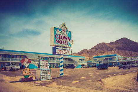 100 Wonders: Clown Motel