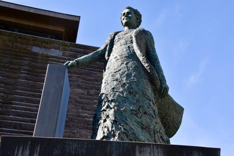 Ingibjörg H. Bjarnason Statue