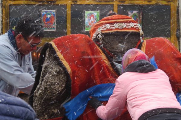 Garments on Eej Khad.