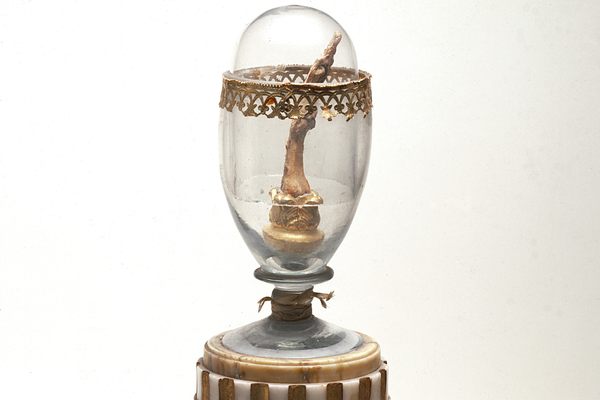 Galileo’s Middle Finger