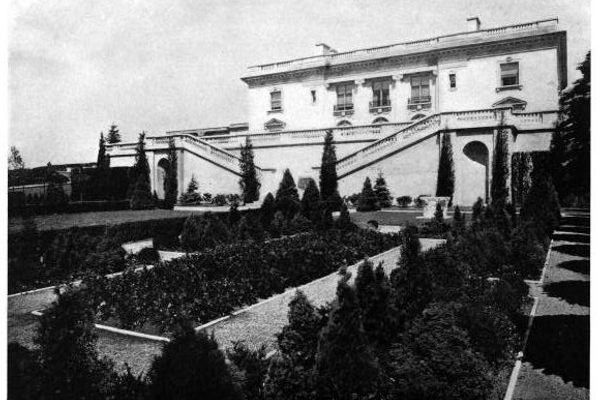 The main house as it appeared in 1911