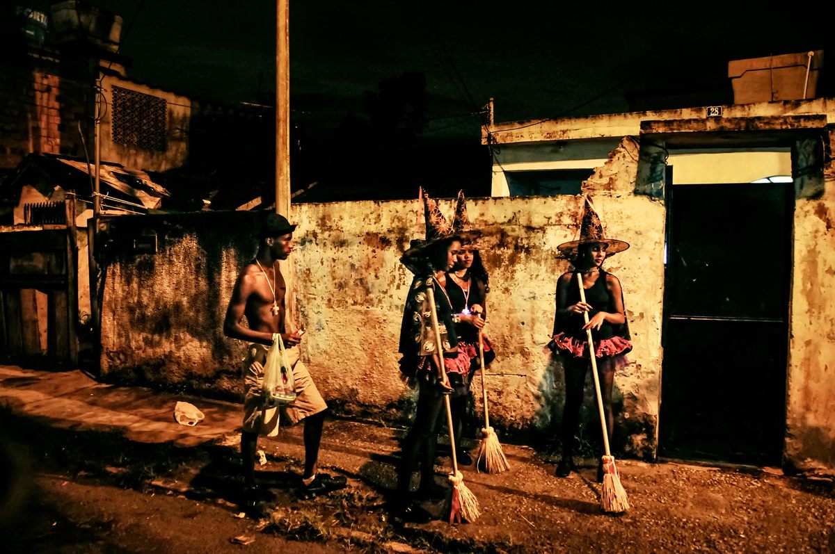 Girls associated with the group echoed the theme of the Abusados—fancy witches.