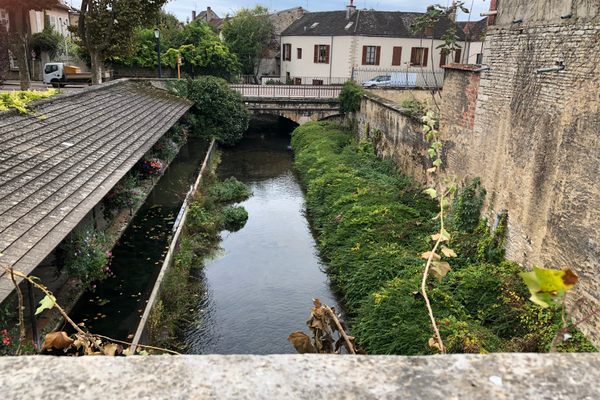 19th Century wash-house viewed from the ramparts.