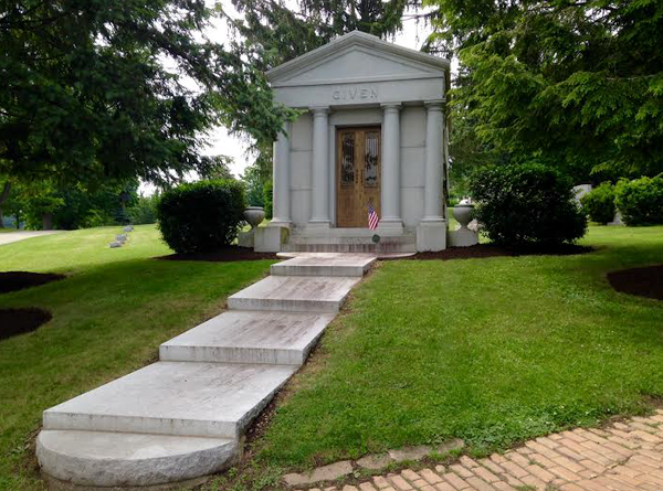 The Grave of Mister Rogers – Latrobe, Pennsylvania - Atlas Obscura
