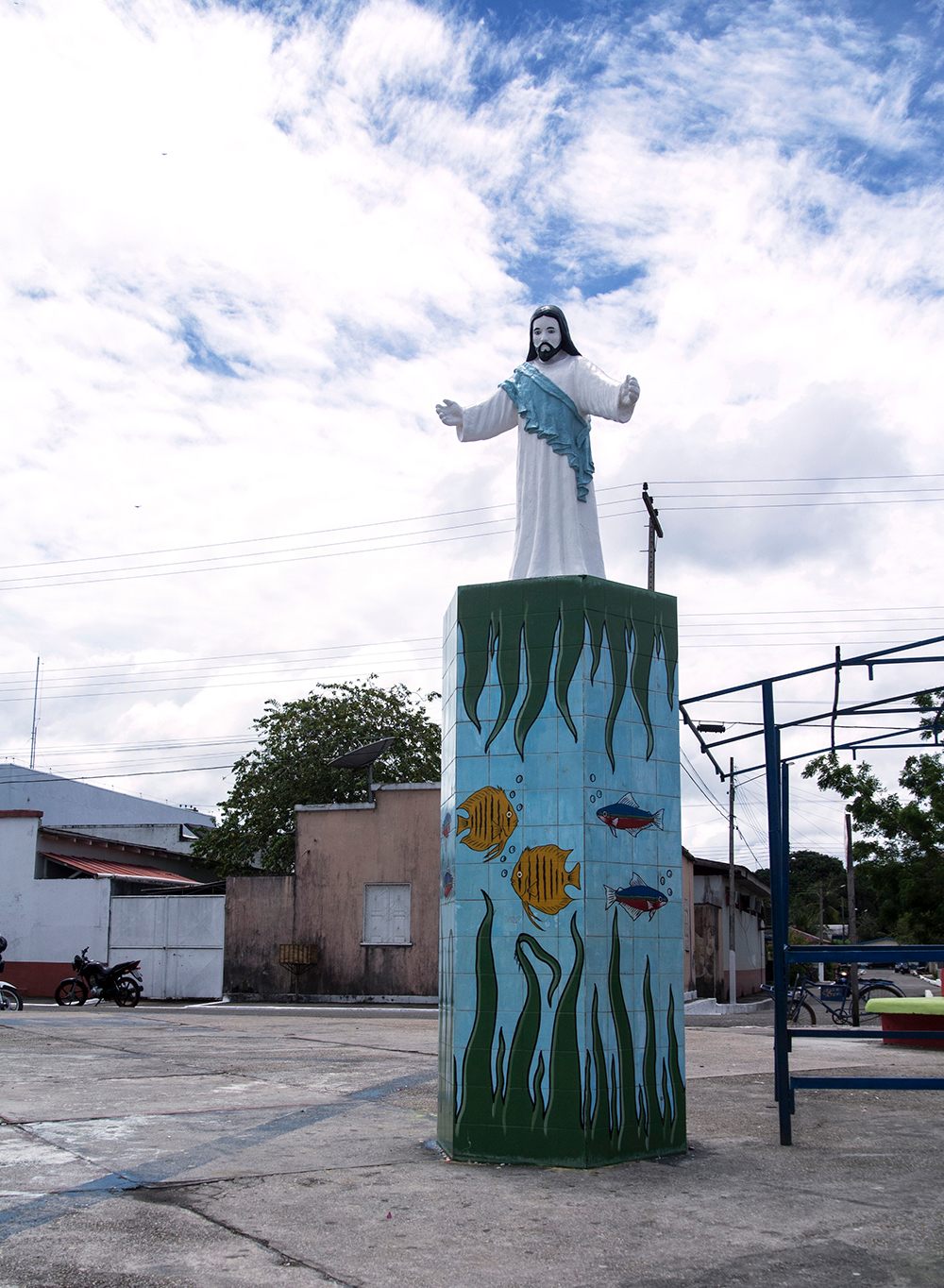 A statue of Christ in the town’s main square atop an image of Barcelos’ main commodity—tropical fish