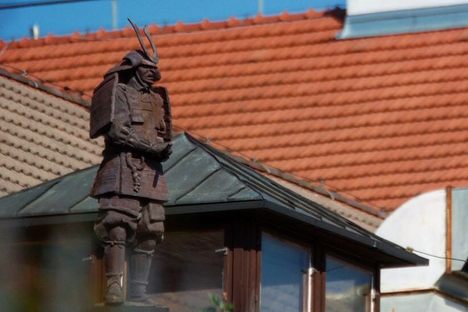 Samurai and goose overlooking the Cabbage Market