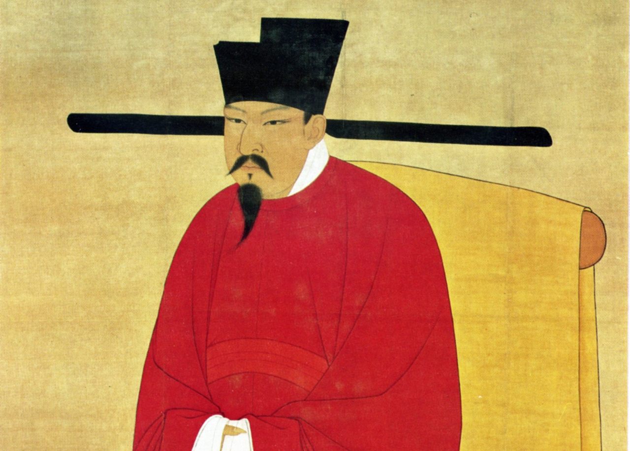 Detail of a painted silk scroll depicting Emperor Shenzong of the Song Dynasty, wearing a <em>futou</em>.