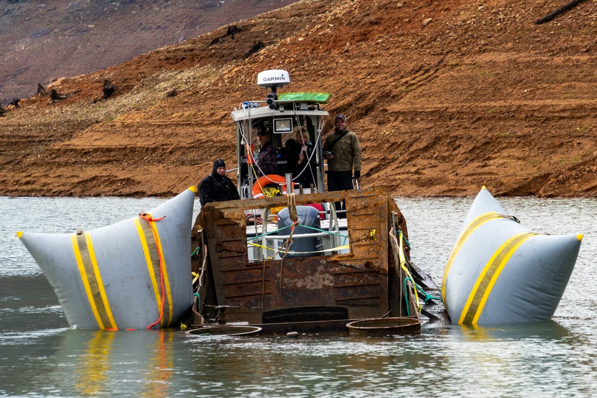 When Dunsdon and a crew salvaged the boat in December 2021, the water level in Shasta Lake had risen, requiring divers and swimmers for the salvage. 