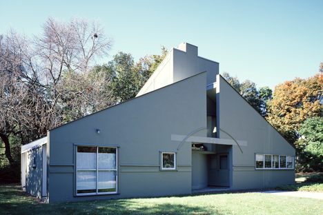 The Vanna Venturi House appears large from certain angles and small from others.