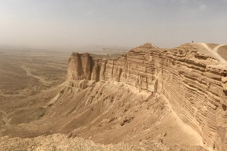 The escarpment (right).