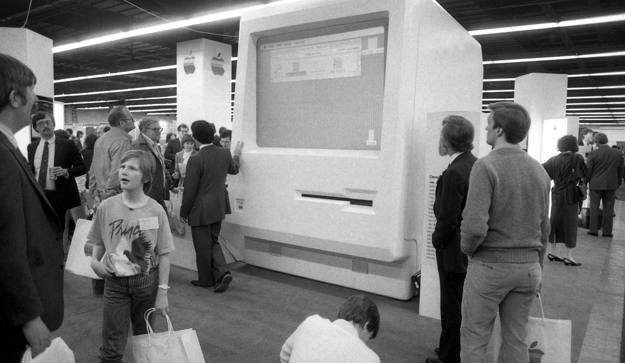 February 21, 1985: The first MacWorld at Brooks Hall in San Francisco. 