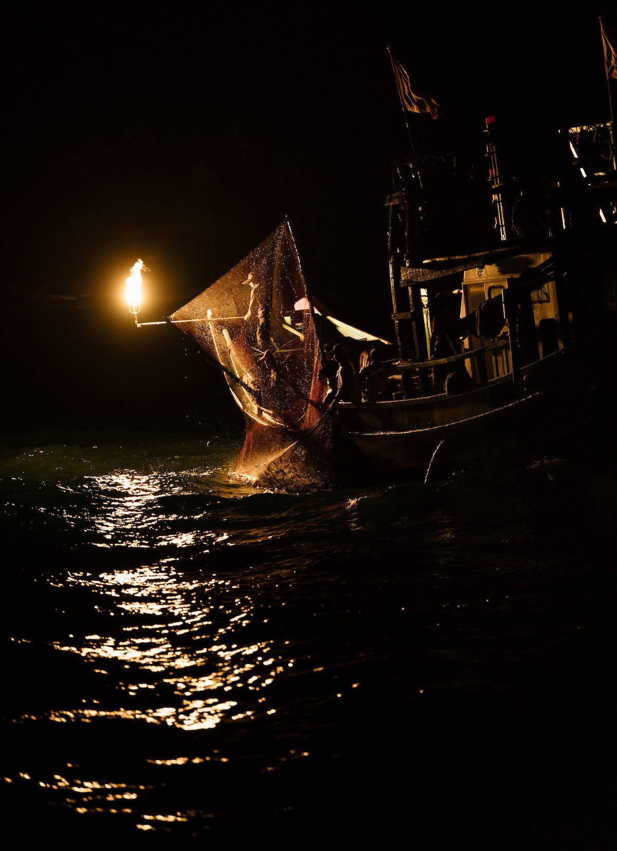 There are only four sulphuric fire-fishing boats left in all of Taiwan.