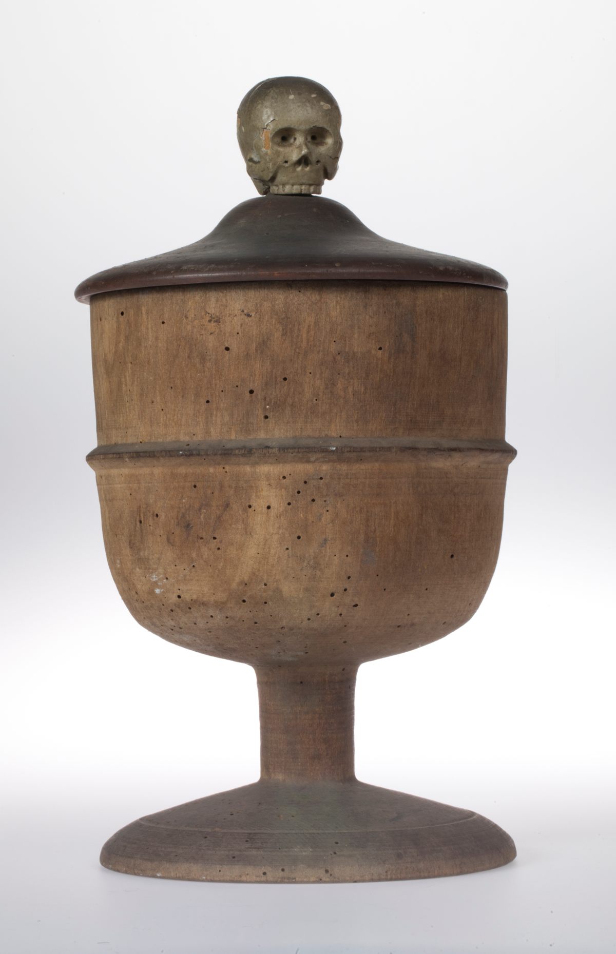 A wooden vessel, donated to Lund University about the same time as the controversial parietal bone that some believe belonged to Descartes, seems to fit the fragment perfectly.