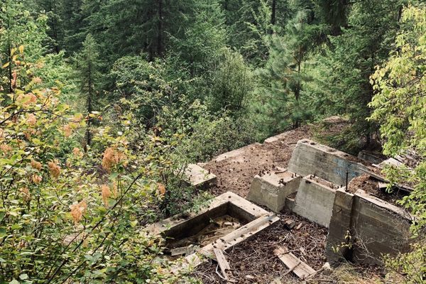 Looking down on the foundations from the old mill site for the Mazama Queen mine.