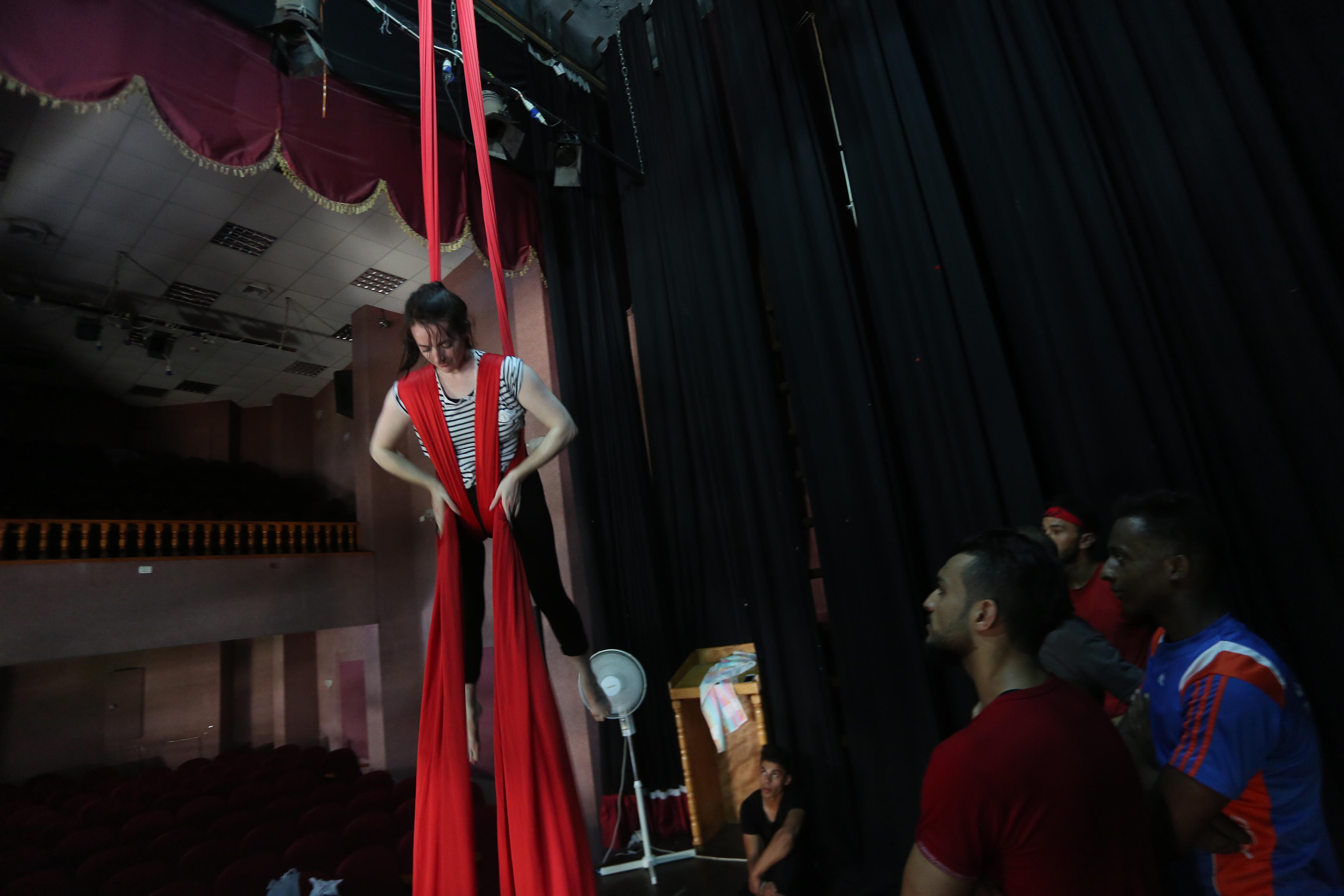 Jennifer Higgins showing the Gaza Circus School trainees some tricks on silks.