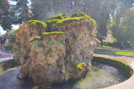 Fontana s Kornjačama (Fountain with Turtles)