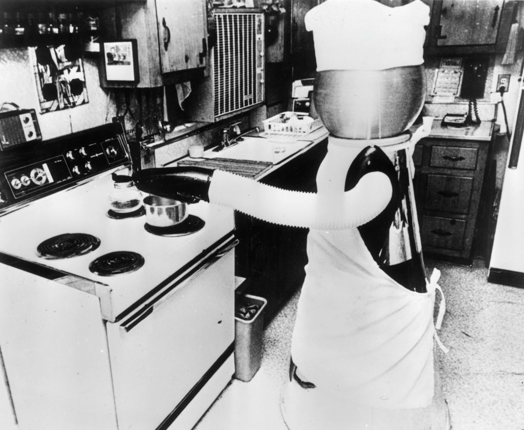 A 1970s model of a kitchen robot, hard at work.