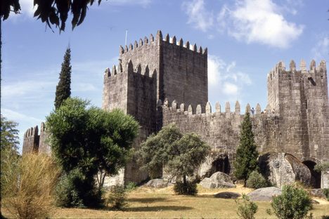 Castelo de Guimarães (Guimarães Castle)