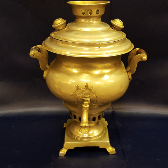 This "selfish samovar" is about 10.5 inches tall. 