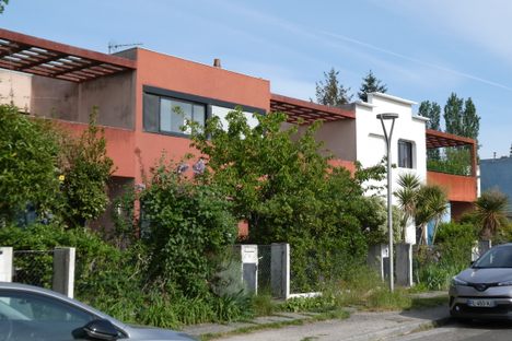 A row of 'Quinconces' units. 